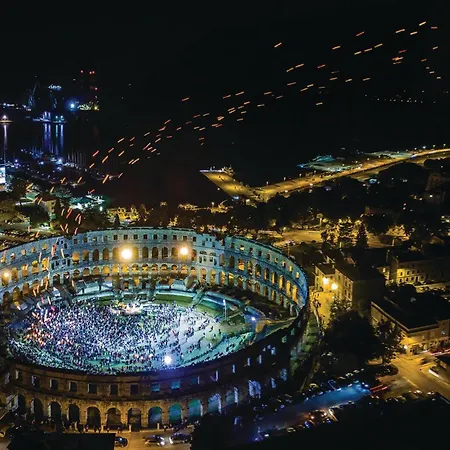 Apartment In With Wifi